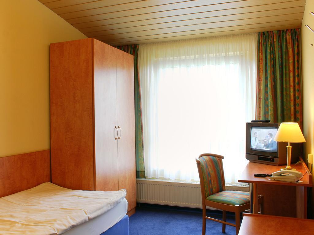 Kaerntner Stub'N Hotel Koenigslutter am Elm Room photo